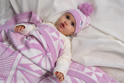 Couverture tricotée Alofa Afiafi avec le bonnet à pompon assorti