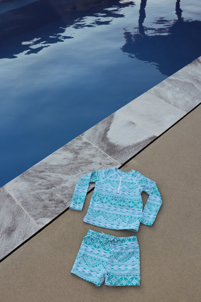 Maillot de bain anti-UV deux pièces pour bébé avec haut à manches longues et short assorti aux motifs polynésiens bleu turquoise